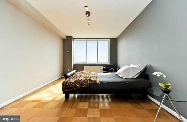 Foto del edificio - 6631 Wakefield Dr