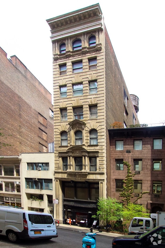 Primary Photo - 39 E 19th St