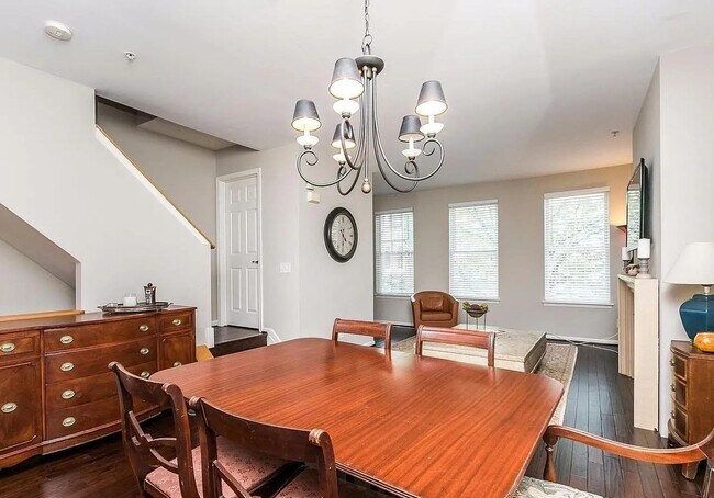 Foto del edificio - Coming Soon – 3BR/4BA End-Unit Townhome wi...