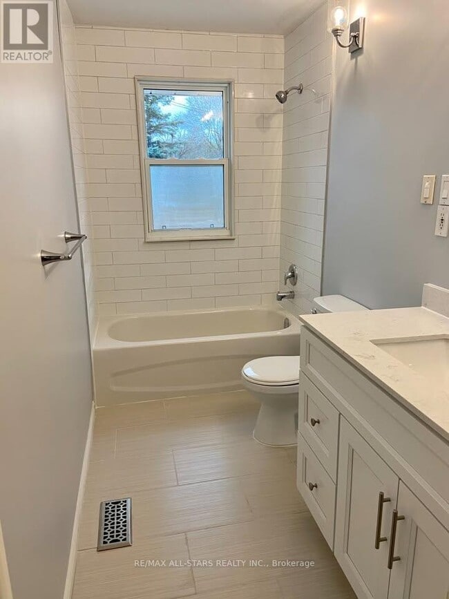 Building Photo - 9 Cluxton St