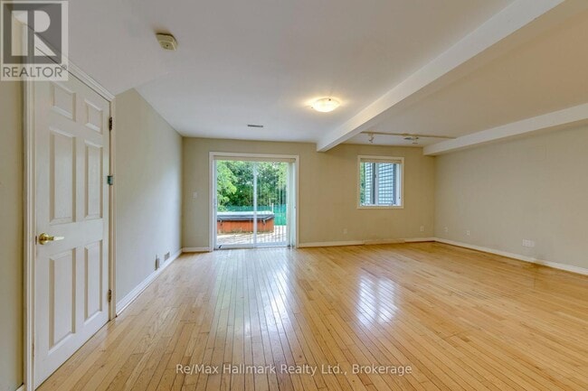 Building Photo - 235 Tweedsdale Crescent