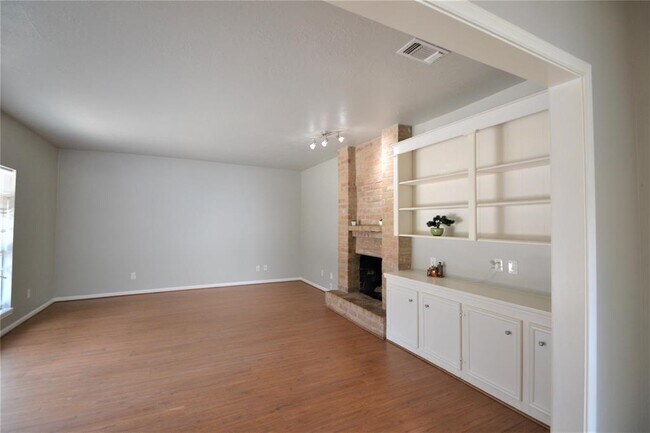 Building Photo - 15927 Tumbling Rapids Dr