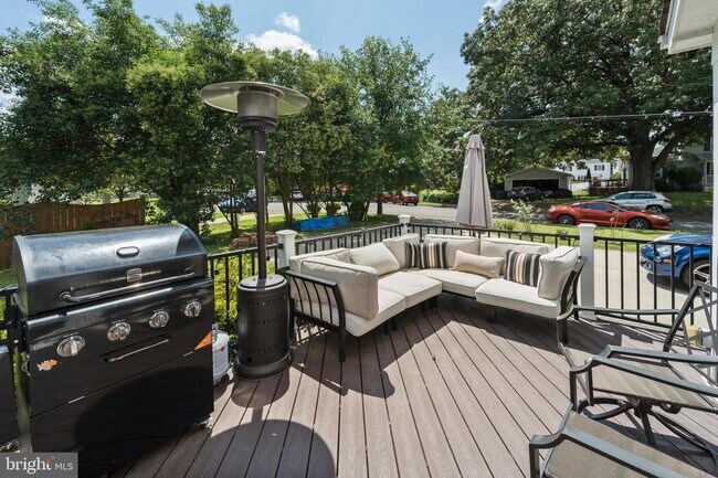 Foto del edificio - 3111 Hall Ct