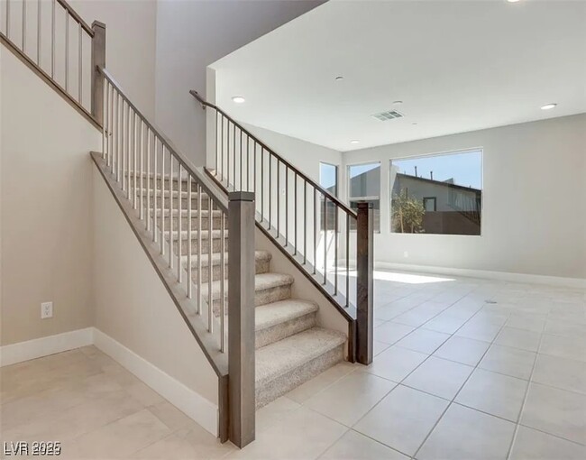Building Photo - 786 Carlon Hls Ave