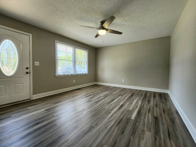 Foto del edificio - 445 Summerland Dr