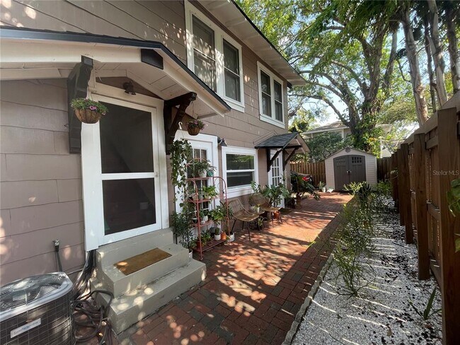 Foto del edificio - 807 1/2 S Fremont Ave