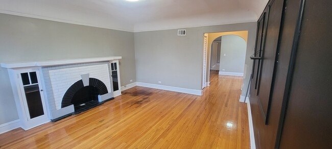 Building Photo - 2053 N Keeler Ave