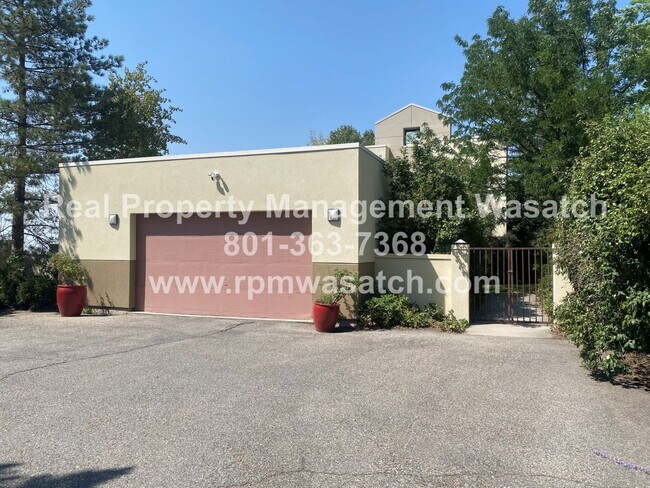 Foto del edificio - Check out This Stunning 3 Bedroom 2.5 Bath...