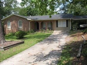 Building Photo - 824 McCall Rd