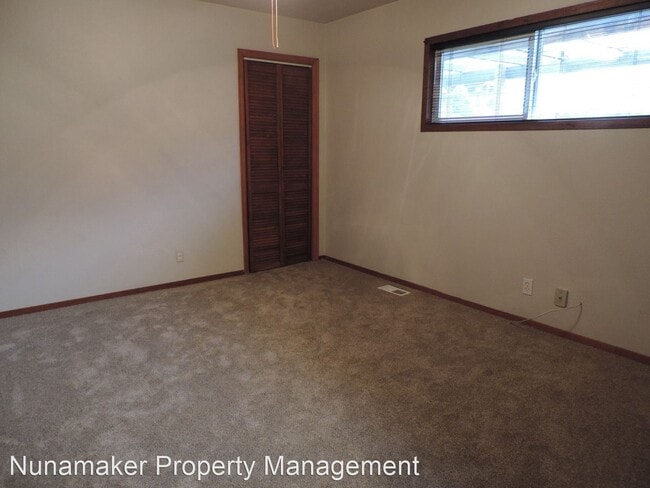 Building Photo - 2 br, 1 bath House - 718 W 14th St
