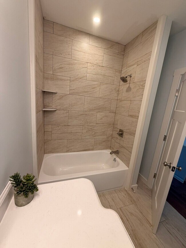 Building Photo - 28 Dottie Dr