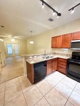 Building Photo - 2945 SW 35th Pl