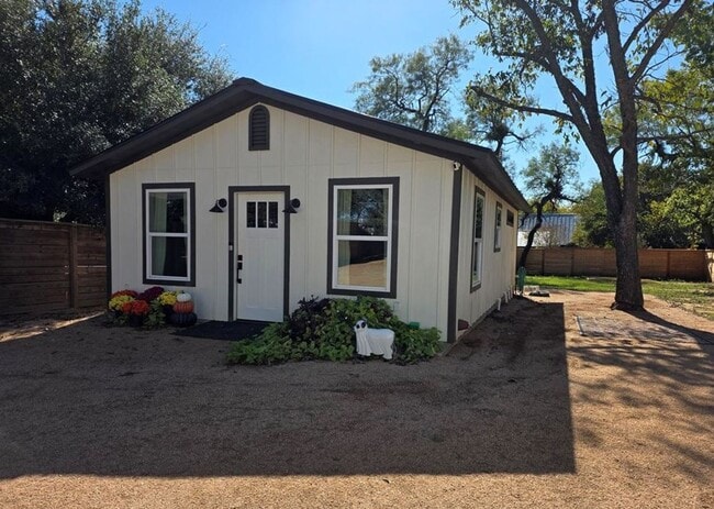 Building Photo - FOR LEASE!!!!!!!!