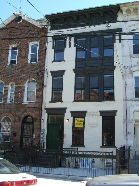 Building Photo - 305 Bradford St