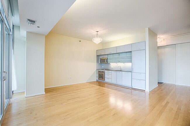 Foto del edificio - 550 N Saint Clair St