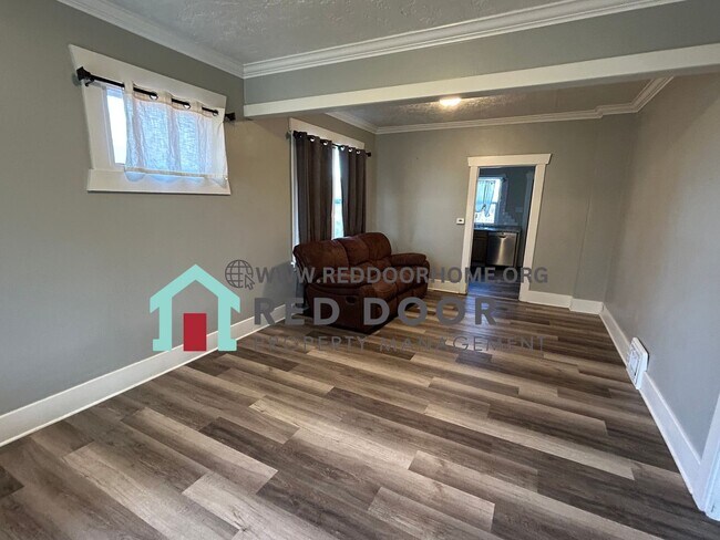 Building Photo - Cozy 2-Bedroom Home with Fenced Yard & Pet...