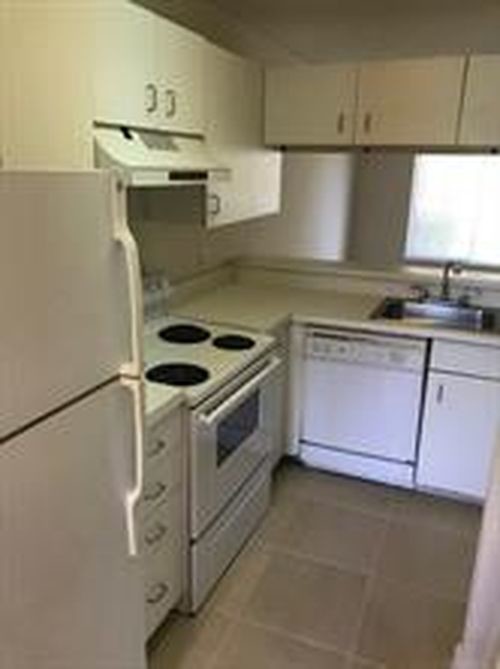 Building Photo - 990 Coral Club Dr