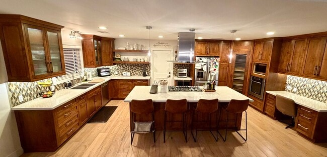 Building Photo - 17712 Collins Cir