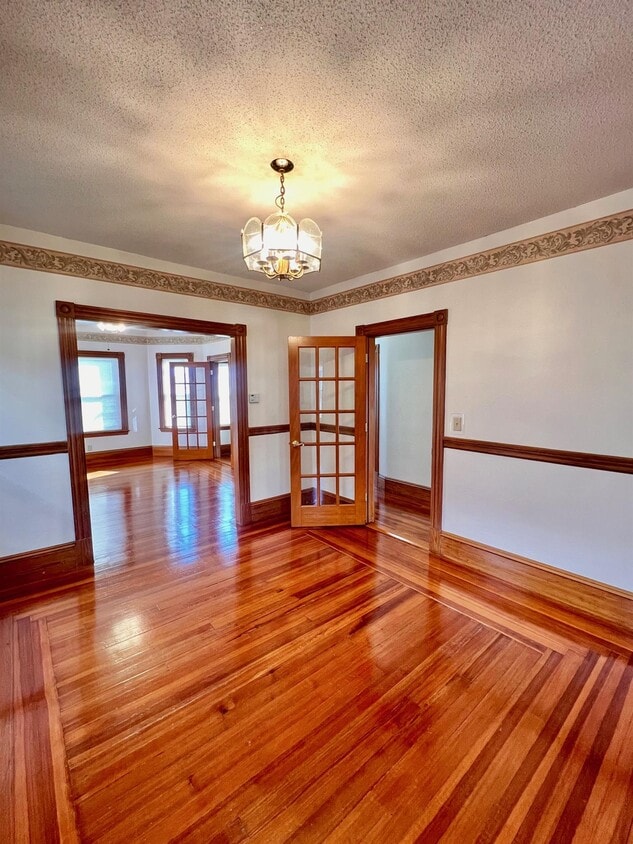 Primary Photo - 22 Temple St