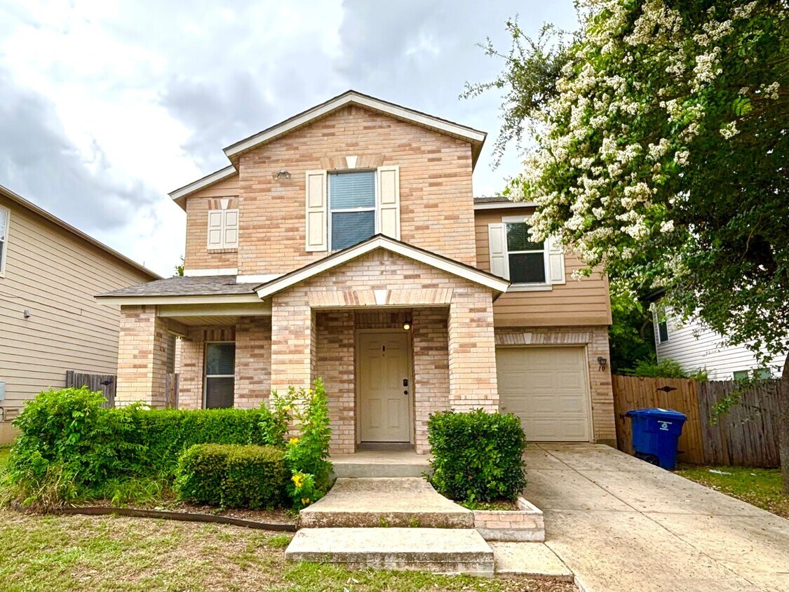 Foto principal - Beautiful 3 Bedroom Home with Loft | 2.5 B...