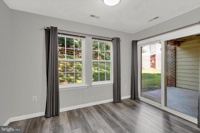 Foto del edificio - 2406 Ellsworth Way