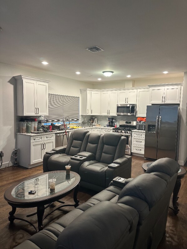 Building Photo - 119 School Rd