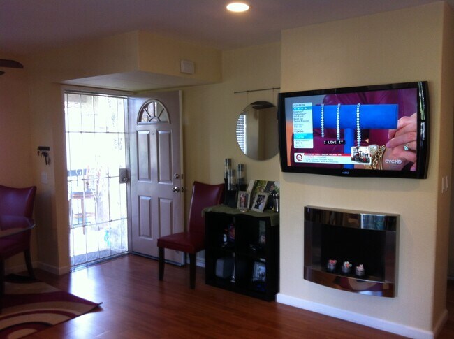 Building Photo - 10626 Aderman Ave