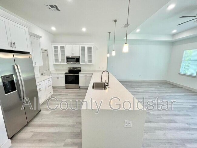 Foto del edificio - 18024 Placid Ave