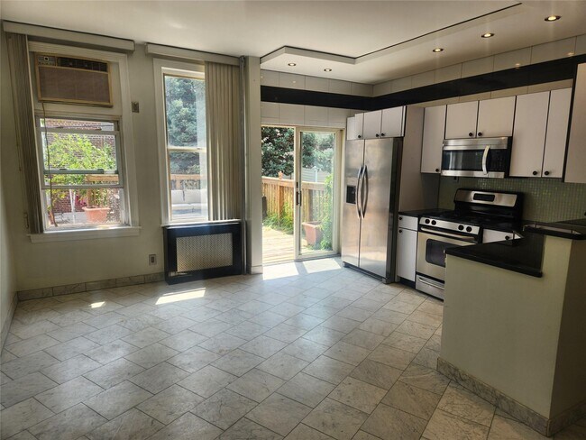 Foto del edificio - 90-16 83rd Ave