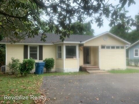 Primary Photo - 4 br, 1 bath House - 3016 Lott Rd
