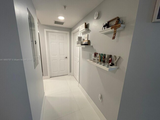 Foto del edificio - 10950 NW 82nd St
