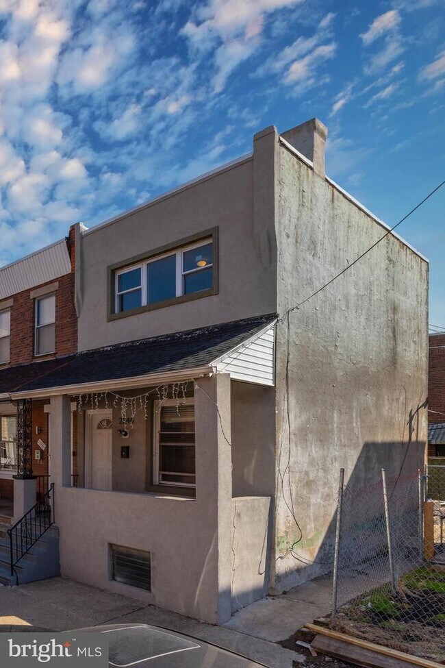 Building Photo - 2244 Pierce St