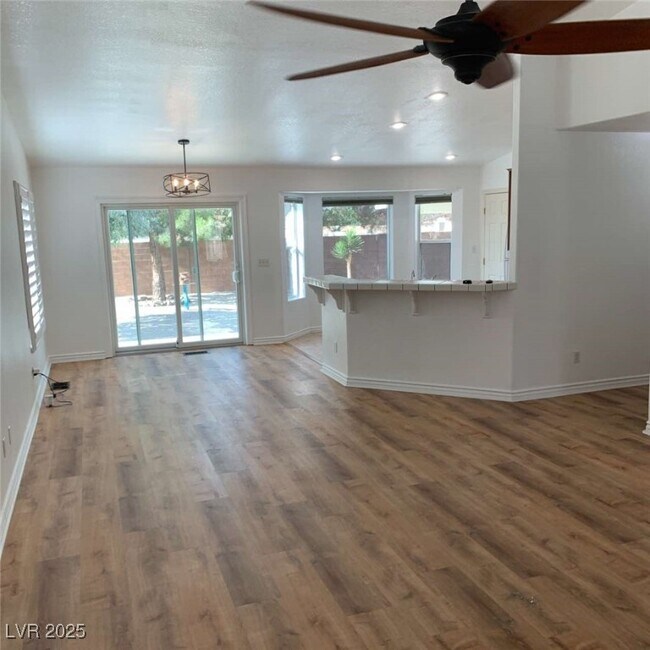 Foto del edificio - 5945 Badlands Ln