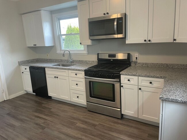 Photo - 387 Branch Ave Apartment