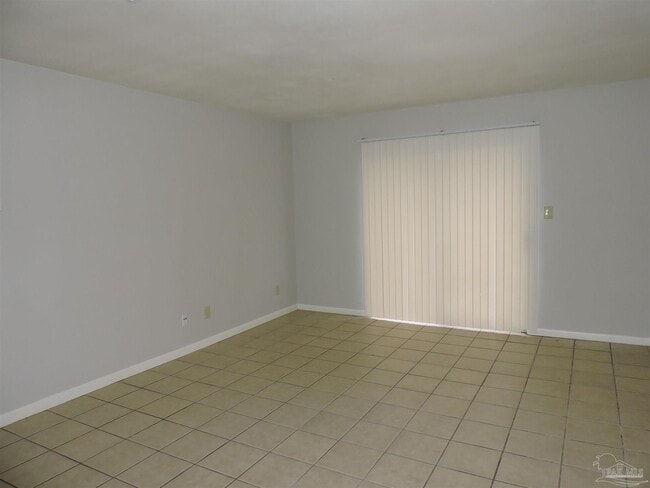 Building Photo - 130 E 9 Mile Rd