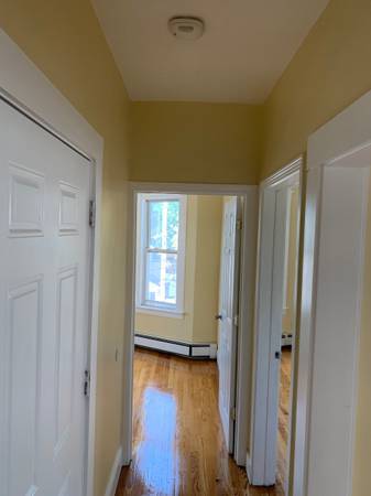 Building Photo - 14 Standish St