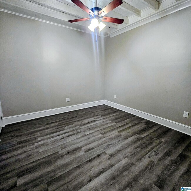 Foto del edificio - 711 E 7th St