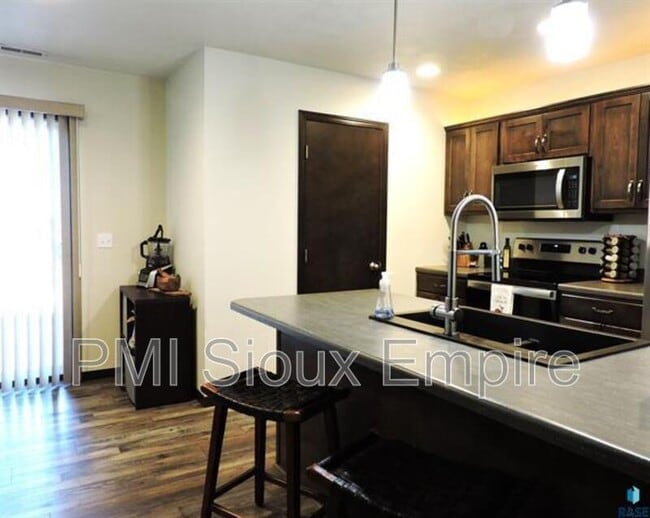 Building Photo - 9600 W Broek Dr