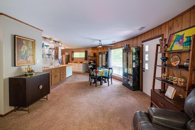 Building Photo - 516 McIntosh Dr