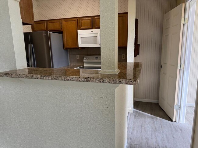 Foto del edificio - 8329 Sands Point Dr