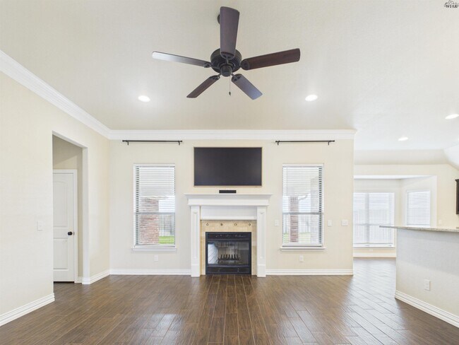 Foto del edificio - 4806 Falcon Crest Blvd