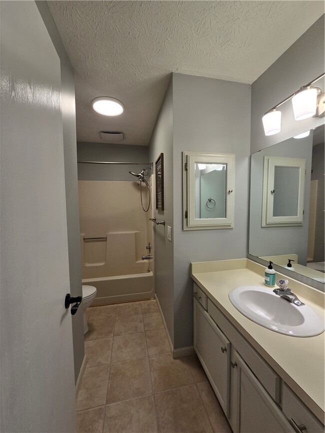 Building Photo - 9 Hepatica Ln