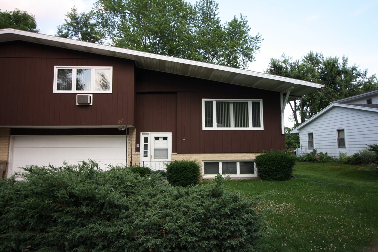 Primary Photo - 3015-3017 Todd Dr