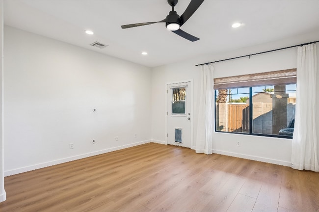 Building Photo - 525 N Miller Rd