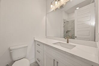 Building Photo - 1502 Hussion St