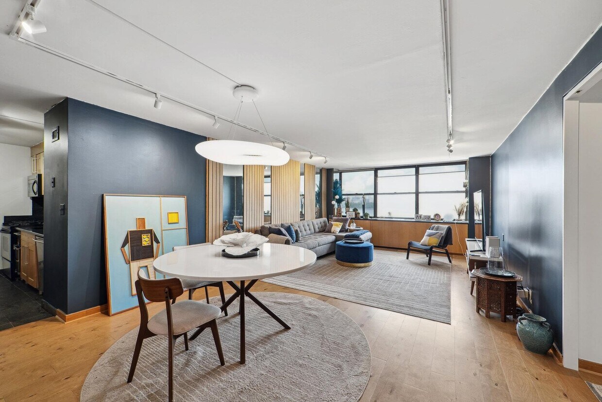 Foto principal - 7004 JFK Blvd E