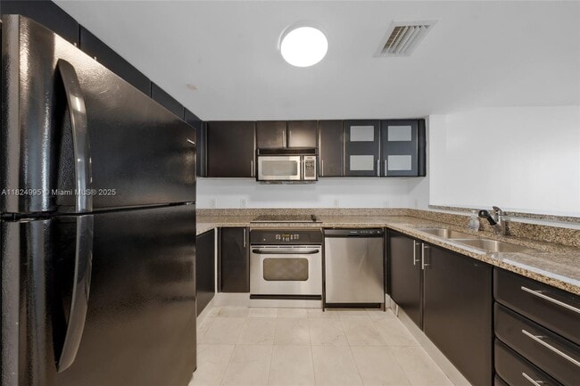 Building Photo - 2101 Brickell Ave
