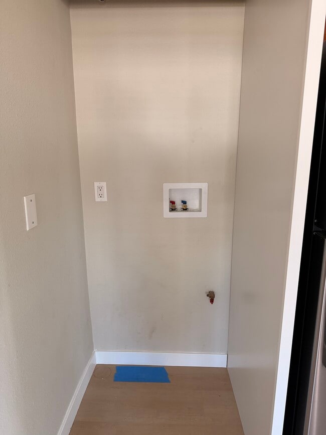 Building Photo - 13247 Columbia Way