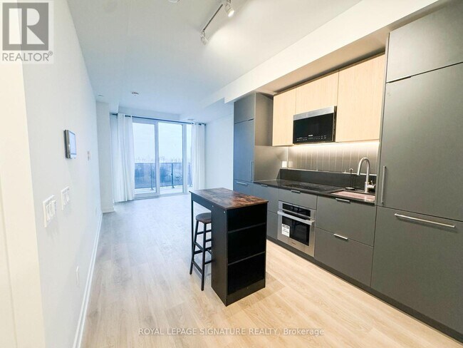 Photo du bâtiment - 1 Fairview Rd E