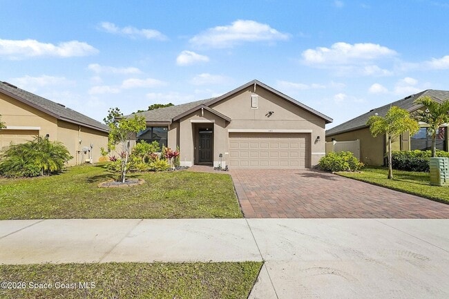 Building Photo - 543 Old Country Rd S E